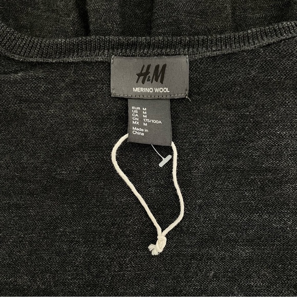 H&M Men's Merino Wool Long Sleeve V Neck Sweater in Charcoal Grey Size Medium - Picture 8 of 9